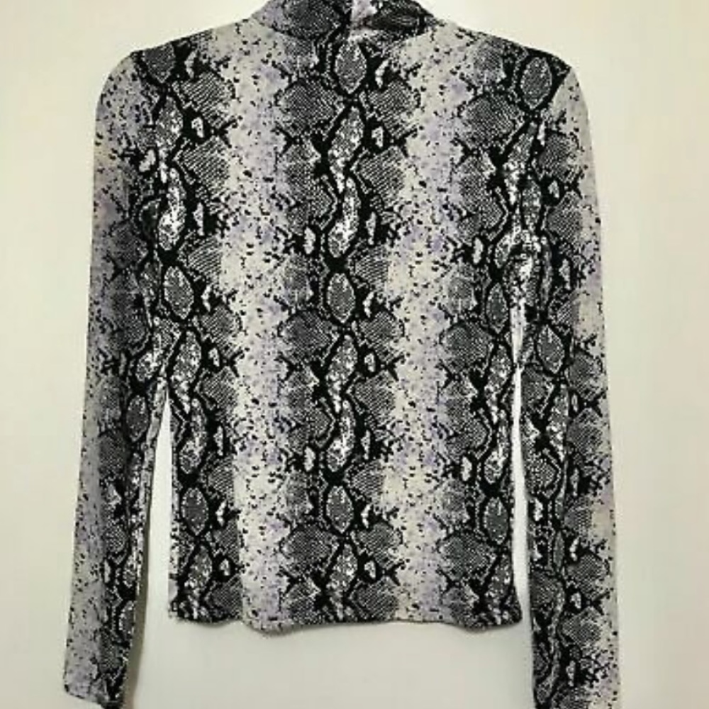 NWT Eye Candy Long sleeve Key hole Snakeskin top - Picture 3 of 7